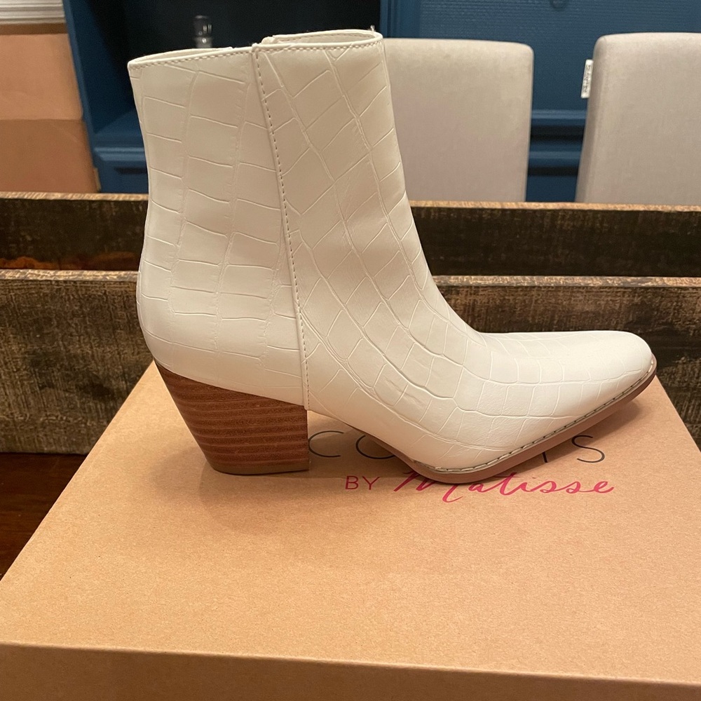 Matisse Spade White Croc Booties